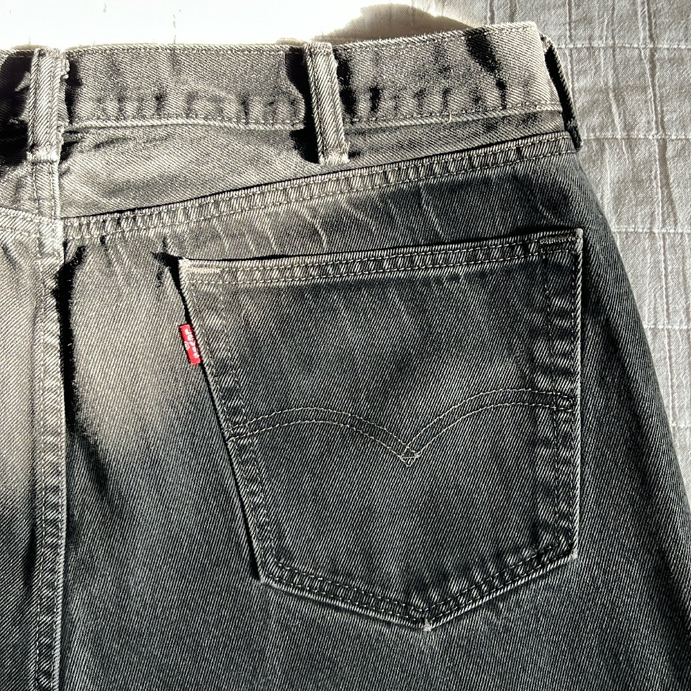 Red tab Levi’s Men’s jeans, 40x30”, black denim, 100 cotton